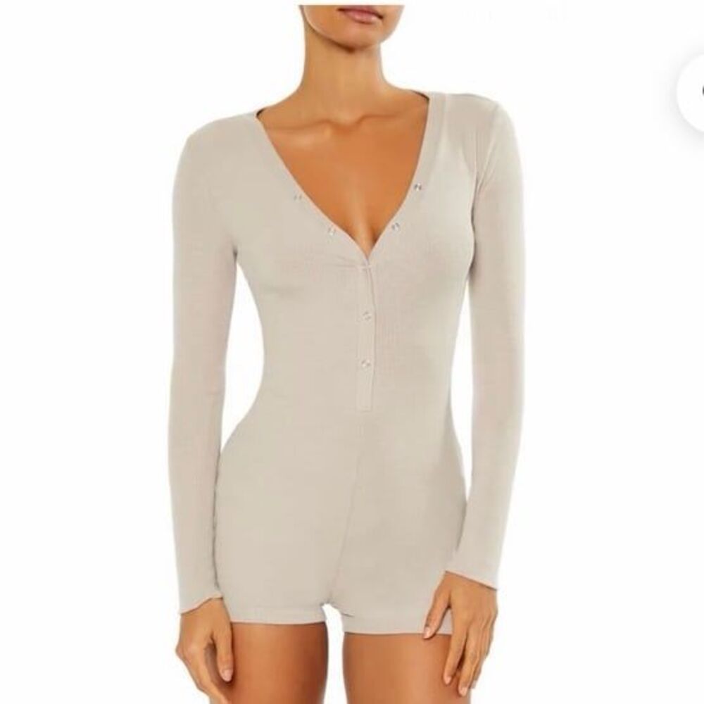 Forever 21 Beige FITTED RIBBED KNIT PAJAMA
ROMPER